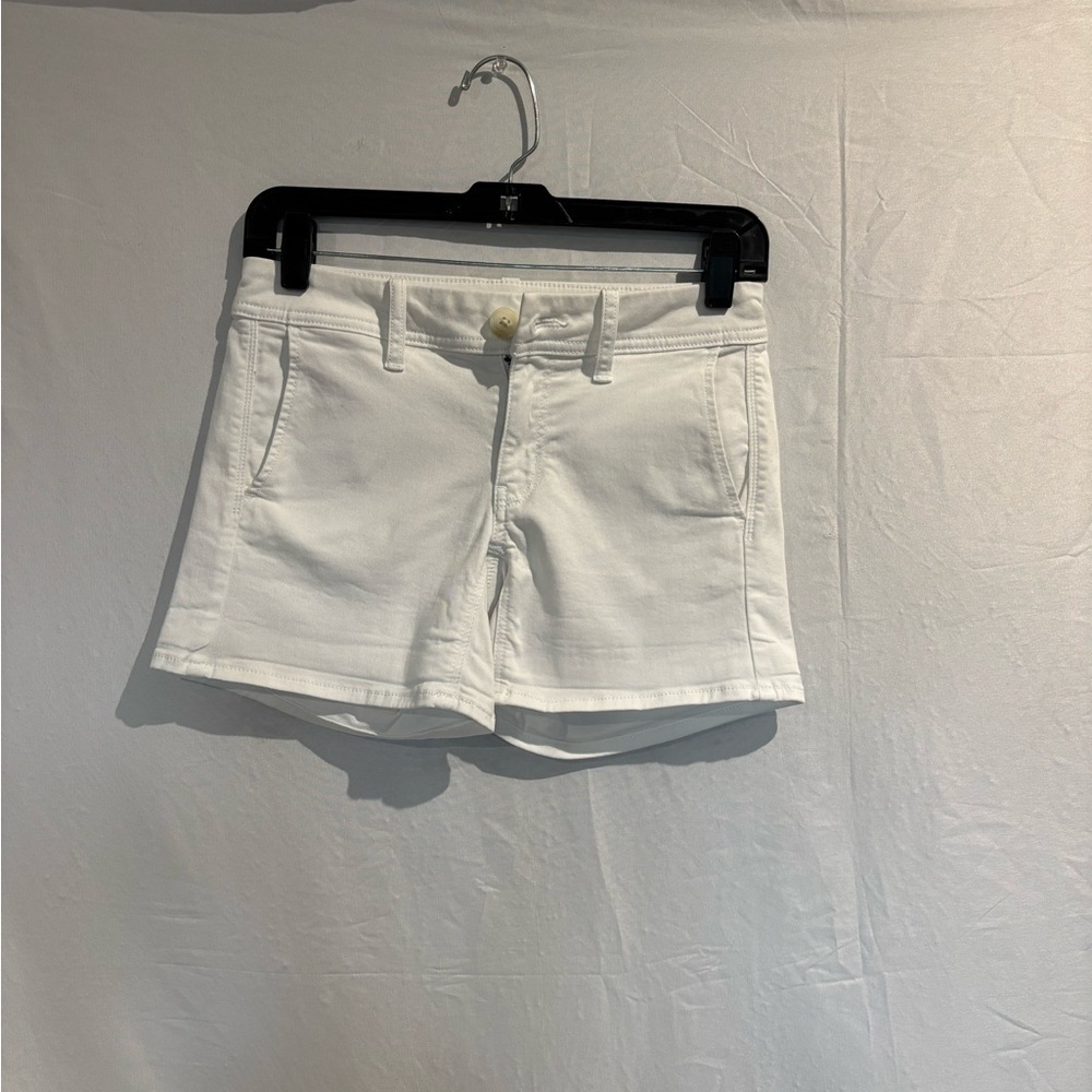 AMERICAN EAGLE AUTFITTERS